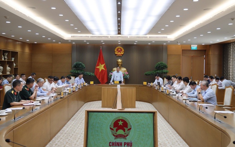 Phó Thủ tướng Thường trực đề nghị, thời gian tới, Bộ Công Thương phải thúc đẩy tiến độ triển khai các chương trình, các công trình, dự án điện quan trọng quốc gia, trọng điểm của ngành năng lượng - Ảnh: VGP.