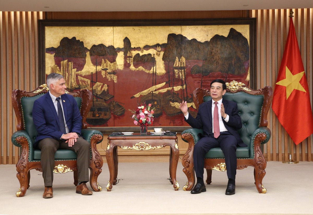Phó Thủ tướng, Bộ trưởng Bộ Quốc phòng Phan Văn Giang mong muốn các Nghị sĩ Quốc hội Hoa Kỳ sẽ tiếp tục là những cầu nối hữu nghị thiết thực góp phần thúc đẩy quan hệ hợp tác giữa hai nước trên các lĩnh vực - Ảnh: VGP/Nguyễn Hoàng