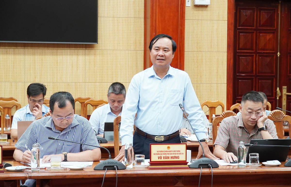 Thứ trưởng Võ Văn Hưng đề nghị tỉnh Quảng Trị tăng cường phối hợp trong kiểm soát tàu cá ra vào cảng, truy xuất nguồn gốc thủy sản.