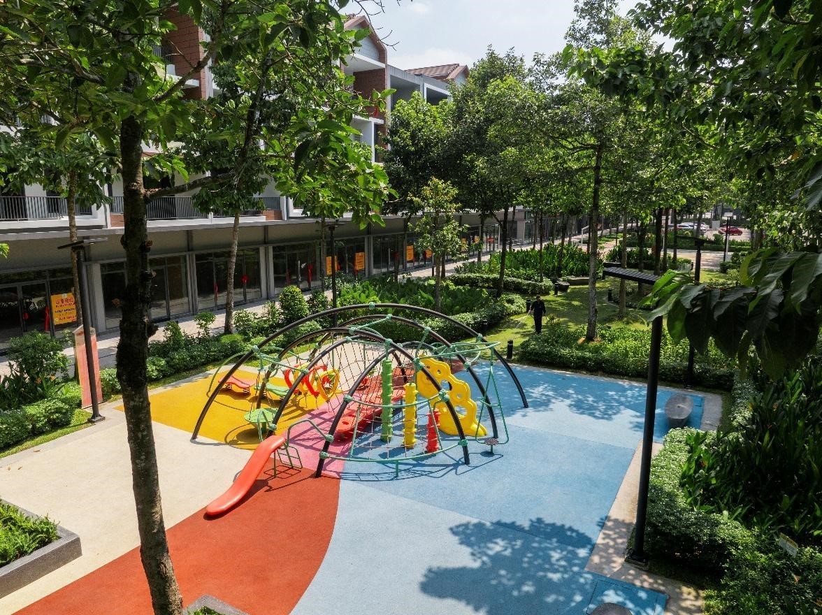 Mô hình khu đô thị đồng bộ giúp giải quyết nhiều vấn đề thường gặp khi kinh doanh tại nhà phố truyền thống, như chỗ đậu xe, an ninh, lưu thông hay khu vực dành riêng cho trẻ em và tính đa trải nghiệm cho nhiều thế hệ.