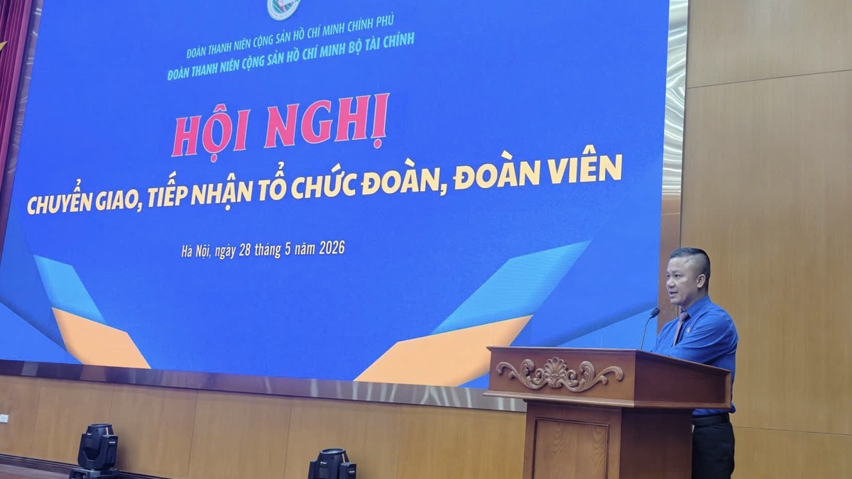 Đồng chí Lê Đôn, Bí thư Đoàn Thanh niên Bộ Tài chính phát biểu tại hội nghị.