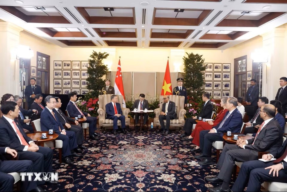 Ngay sau lễ đón, Tổng Bí thư, Chủ tịch nước Tô Lâm hội đàm Tổng thống Singapore Tharman Shanmugaratnam. (Ảnh: Thống Nhất/TTXVN)
