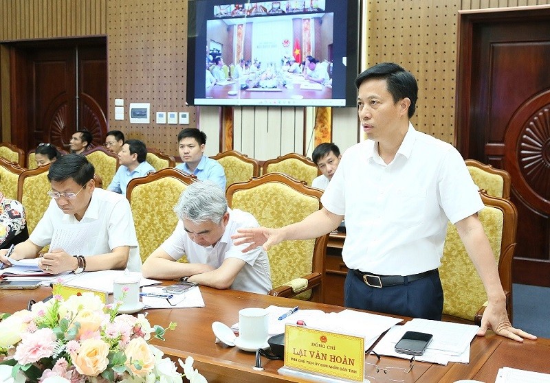 Phó Chủ tịch UBND tỉnh Lại Văn Hoàn phát biểu Phó Chủ tịch UBND tỉnh Lại Văn Hoàn phát biểu