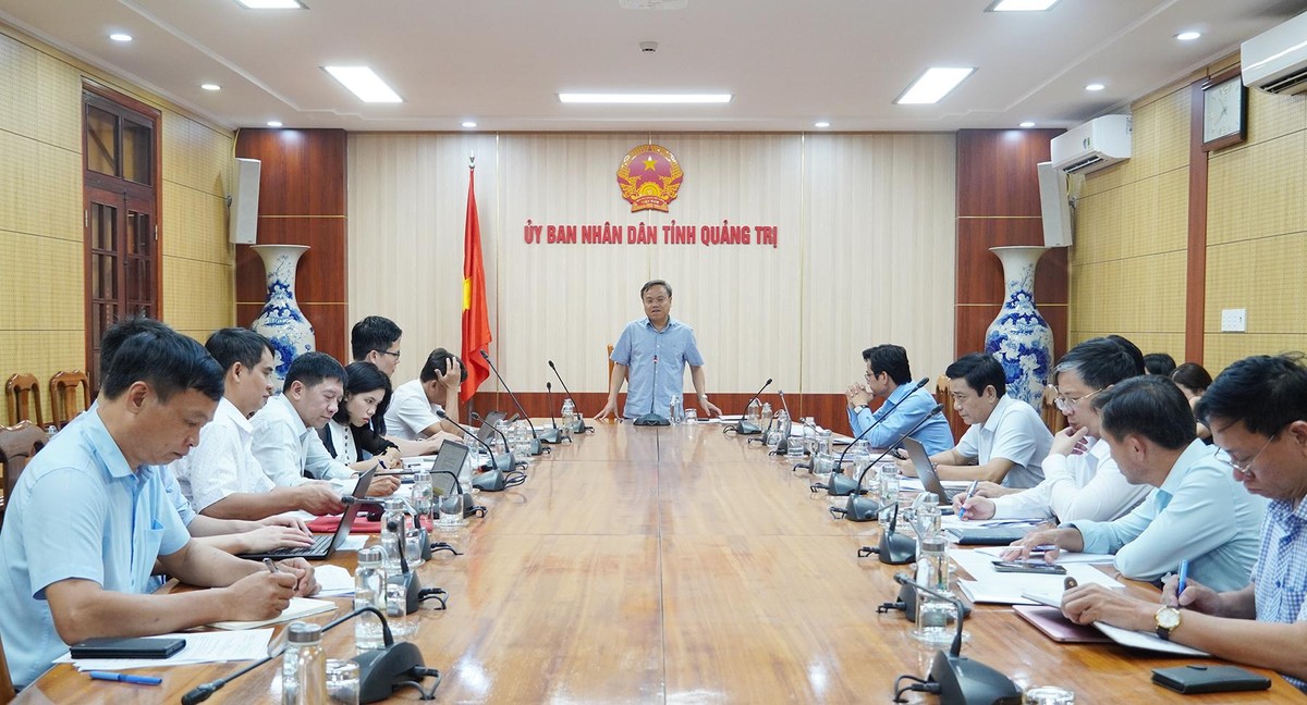 Phó chủ tịch UBND tỉnh Quảng Trị Lê Đức Tiến chủ trì cuộc họp. Phó chủ tịch UBND tỉnh Quảng Trị Lê Đức Tiến chủ trì cuộc họp.