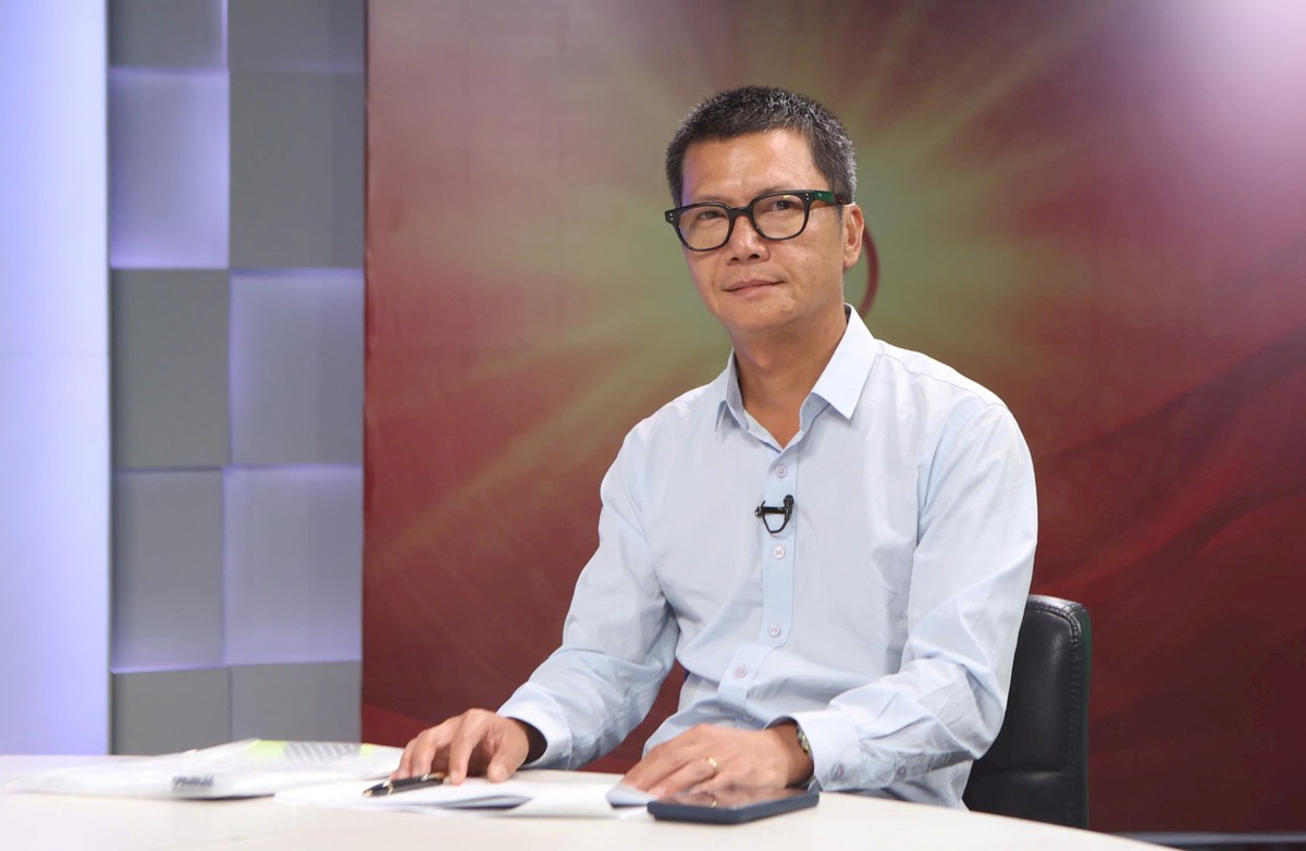 TS. Trần Việt Dũng, Trưởng khoa Quản trị và Kinh tế sáng tạo (Trường Khoa học Liên ngành và nghệ thuật - Đại học Quốc gia Hà Nội) chia sẻ tại chương trình. TS. Trần Việt Dũng, Trưởng khoa Quản trị và Kinh tế sáng tạo (Trường Khoa học Liên ngành và nghệ thuật - Đại học Quốc gia Hà Nội) chia sẻ tại chương trình.