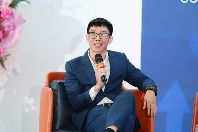 Ông Nguyễn Minh Hoàng - Giám đốc phân tích VFS chia sẻ trong phần tọa đàm của hội thảo (Nguồn ảnh: VFS)