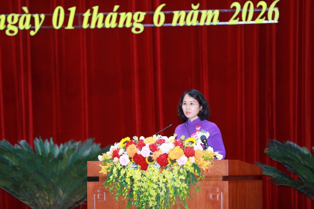 Bà Trịnh Thị Minh Thanh, Chủ tịch HĐND tỉnh Quảng Ninh phát biểu bế mạc kỳ họp thứ 3. Ảnh: QMG Bà Trịnh Thị Minh Thanh, Chủ tịch HĐND tỉnh Quảng Ninh phát biểu bế mạc kỳ họp thứ 3. Ảnh: QMG