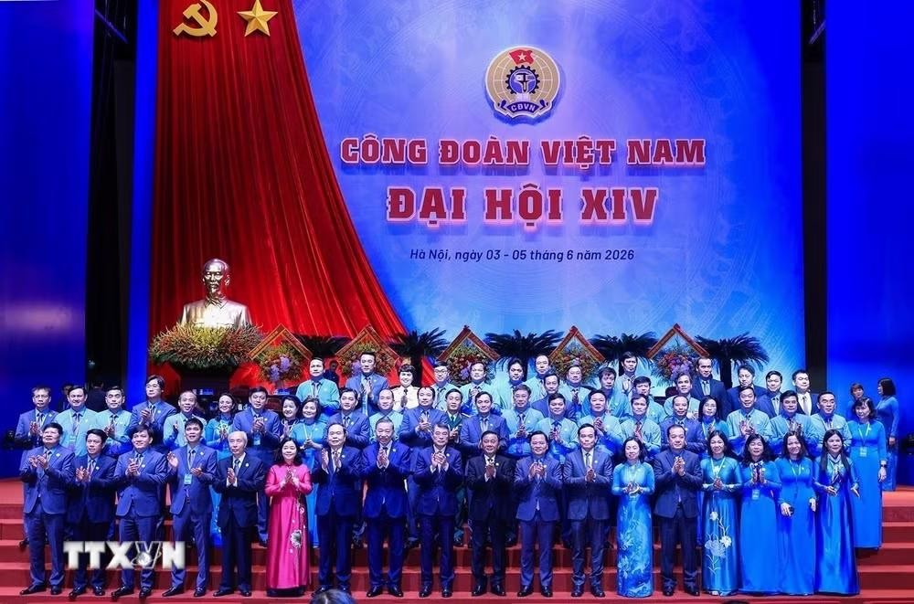 Lãnh đạo Đảng, Nhà nước chụp ảnh chung với các đại biểu. (Ảnh: Tuấn Anh/TTXVN)