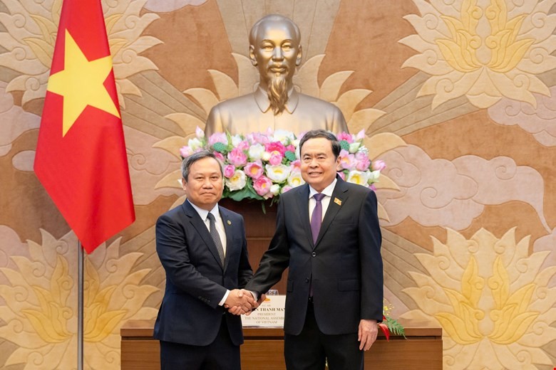 Chủ tịch Quốc hội Trần Thanh Mẫn và Chủ tịch UBND Thành phố Hà Nội Vũ Đại Thắng. Chủ tịch Quốc hội Trần Thanh Mẫn và Chủ tịch UBND Thành phố Hà Nội Vũ Đại Thắng.