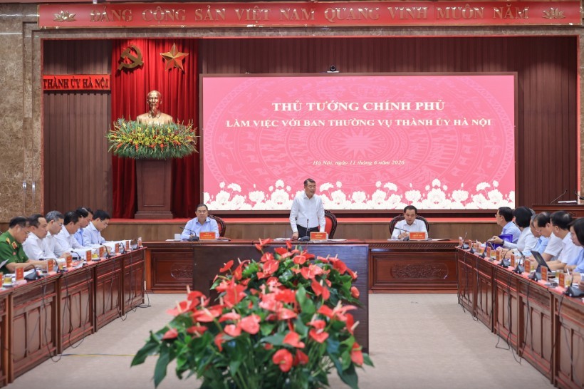 Đồng chí Lê Minh Hưng, Ủy viên Bộ Chính trị, Thủ tướng Chính phủ làm việc với Ban Thường vụ Thành ủy Hà Nội - Ảnh: VGP