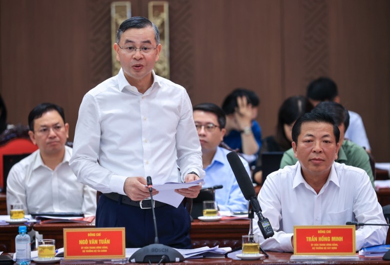 Bộ trưởng Bộ Tài chính Ngô Văn Tuấn phát biểu tại cuộc làm việc.