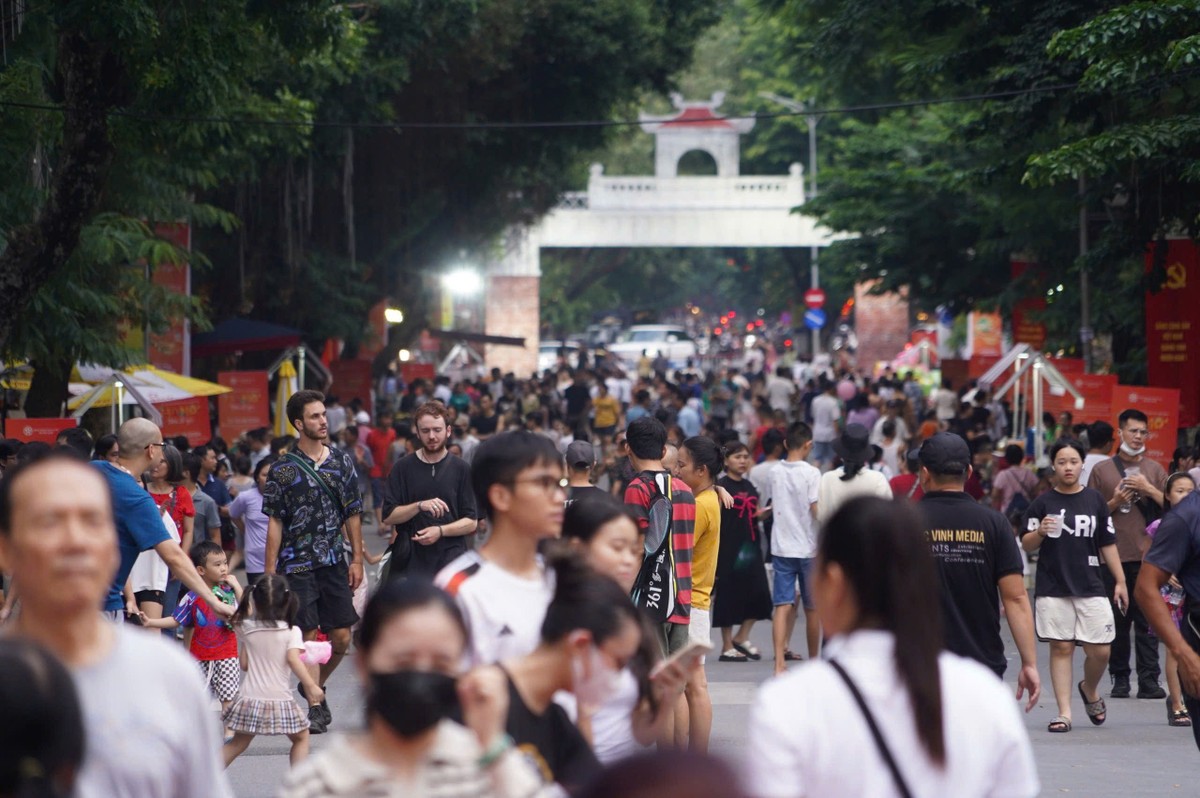 Du lịch Hà Nội được dự báo sẽ bứt phá mạnh mẽ. Du lịch Hà Nội được dự báo sẽ bứt phá mạnh mẽ.
