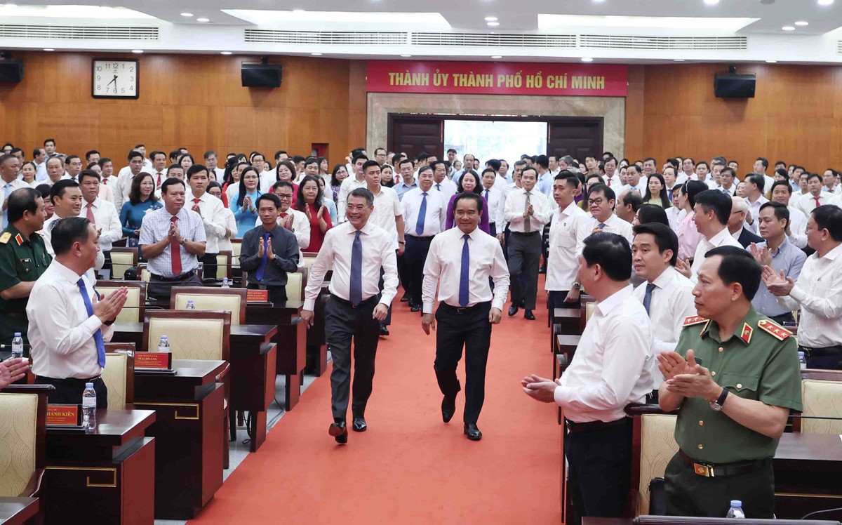 Thủ tướng Lê Minh Hưng cùng đoàn công tác Trung ương thăm và làm việc với TP.HCM. Ảnh: Lê Toàn. Thủ tướng Lê Minh Hưng cùng đoàn công tác Trung ương thăm và làm việc với TP.HCM. Ảnh: Lê Toàn.