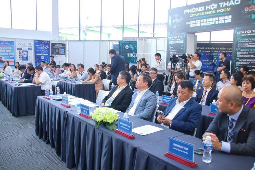 Sự kiện có sự tham dự của lãnh đạo cơ quan quản lý, cộng đồng doanh nghiệp và chuyên gia trong nước, quốc tế.