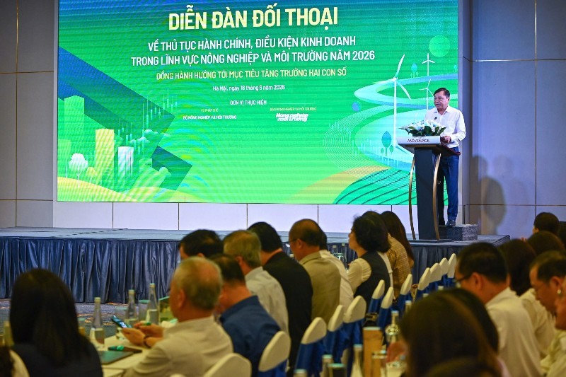 Thứ trưởng Bộ Nông nghiệp và Môi trường Nguyễn Hoàng Hiệp phát biểu tại diễn đàn.