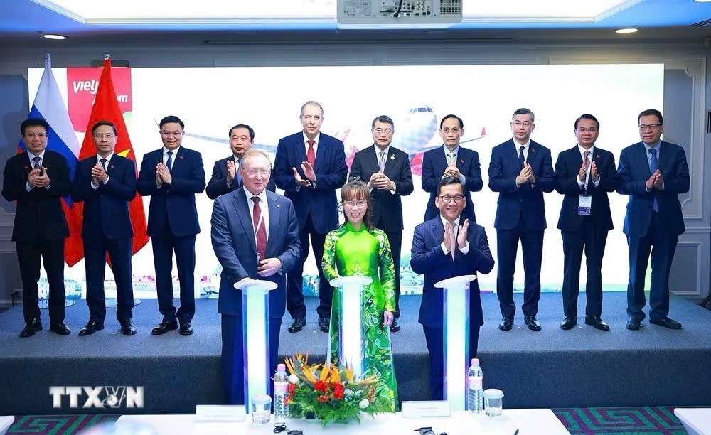 Thủ tướng Lê Minh Hưng chứng kiến Lễ công bố mở 3 đường bay mới kết nối Việt Nam và Liên bang Nga của Hãng hàng không Vietjet, gồm: Đà Nẵng-Moskva, Nha Trang-Kazan và Nha Trang-Novosibirsk. Ảnh: Dương Giang/TTXVN Thủ tướng Lê Minh Hưng chứng kiến Lễ công bố mở 3 đường bay mới kết nối Việt Nam và Liên bang Nga của Hãng hàng không Vietjet, gồm: Đà Nẵng-Moskva, Nha Trang-Kazan và Nha Trang-Novosibirsk. Ảnh: Dương Giang/TTXVN
