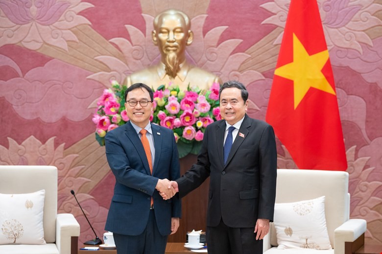 Chủ tịch Quốc hội Trần Thanh Mẫn tiếp Đại sứ Hàn Quốc Choi Young Sam.