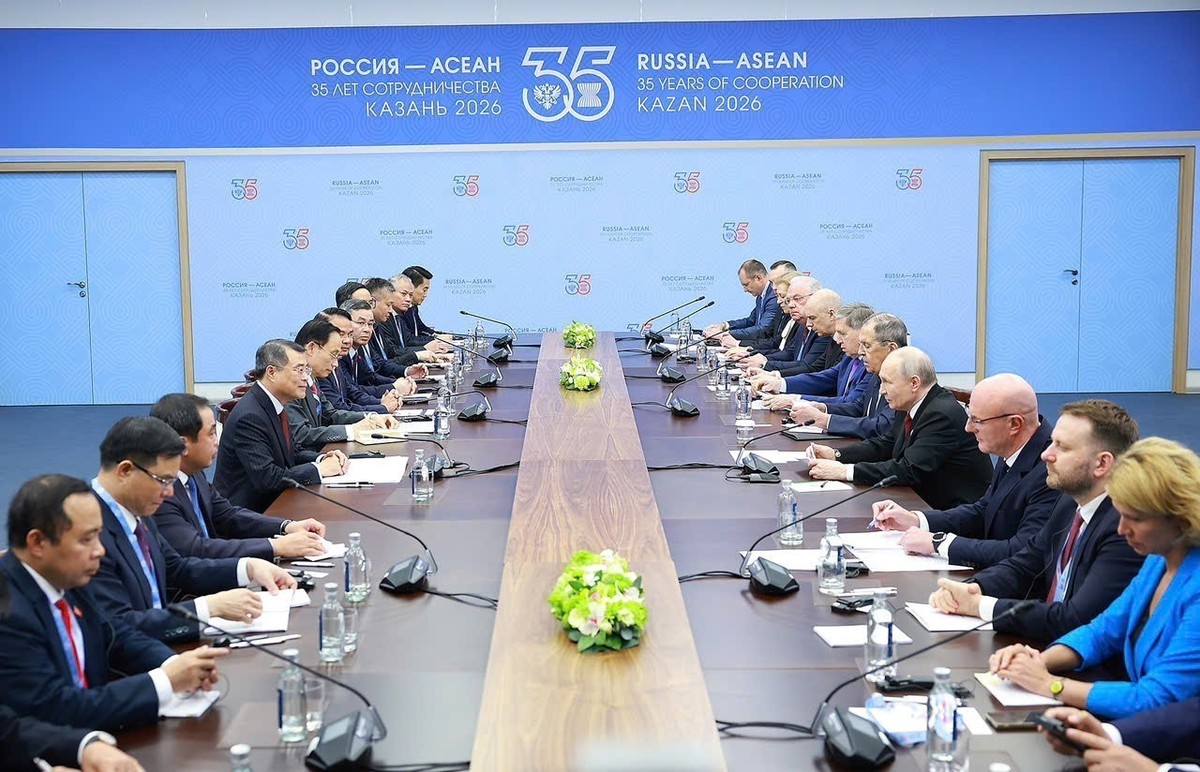 Thủ tướng Lê Minh Hưng hội kiến Tổng thống Nga Vladimir Putin. Ảnh: TTXVN