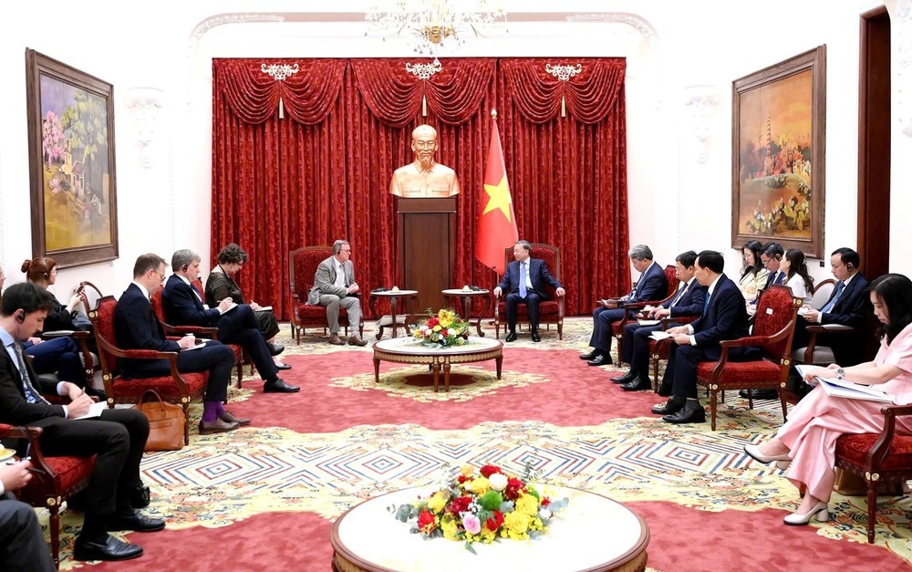 Tổng Bí thư, Chủ tịch nước Tô Lâm tiếp Phó chủ tịch Quốc hội Cộng hòa Liên bang Đức Bodo Ramelow. Ảnh: VIẾT CHUNG Tổng Bí thư, Chủ tịch nước Tô Lâm tiếp Phó chủ tịch Quốc hội Cộng hòa Liên bang Đức Bodo Ramelow. Ảnh: VIẾT CHUNG