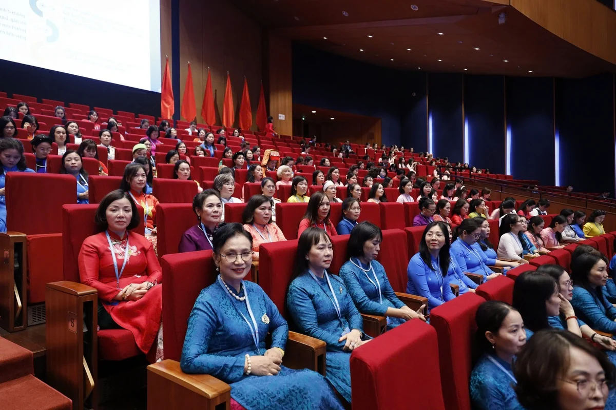Các đại biểu tham dự Đại hội đại biểu Phụ nữ toàn quốc lần thứ XIV Các đại biểu tham dự Đại hội đại biểu Phụ nữ toàn quốc lần thứ XIV