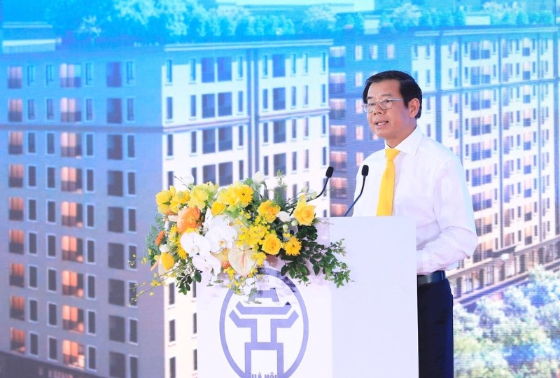 Đại diện Tập đoàn Vingroup, Công ty Vinhomes và Liên danh Vinhomes - VinSpeed phát biểu tại Lễ khởi công.