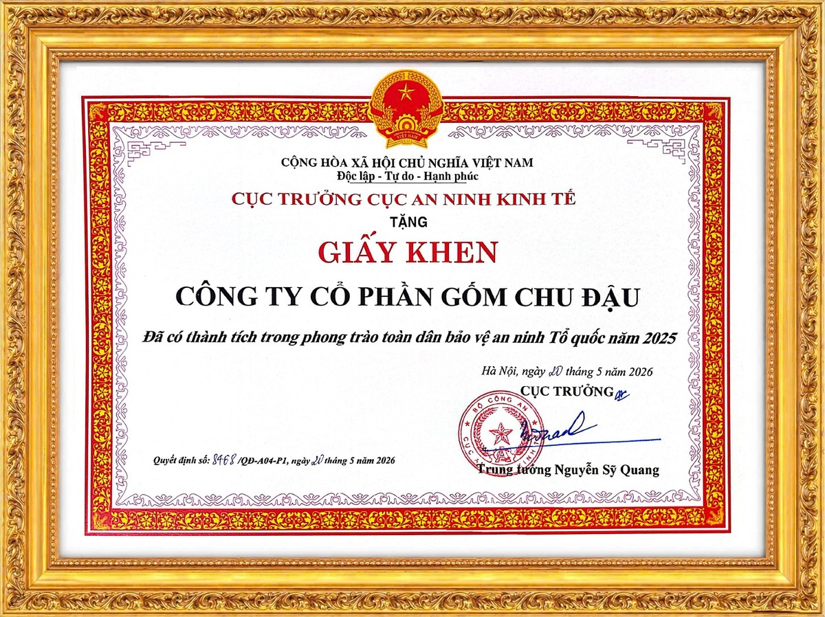 Cục An ninh Kinh tế - Bộ Công an trao tặng Giấy khen cho Công ty CP Gốm Chu Đậu đã có thành tích trong phong trào toàn dân bảo vệ an ninh Tổ quốc năm 2025