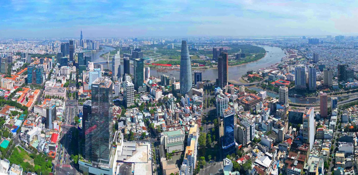 Trung tâm TP.HCM và khu đô thị mới Thủ Thiêm bên dòng sông Sài Gòn tạo nên diện mạo hiện đại của đầu tàu kinh tế cả nước. Trung tâm TP.HCM và khu đô thị mới Thủ Thiêm bên dòng sông Sài Gòn tạo nên diện mạo hiện đại của đầu tàu kinh tế cả nước.