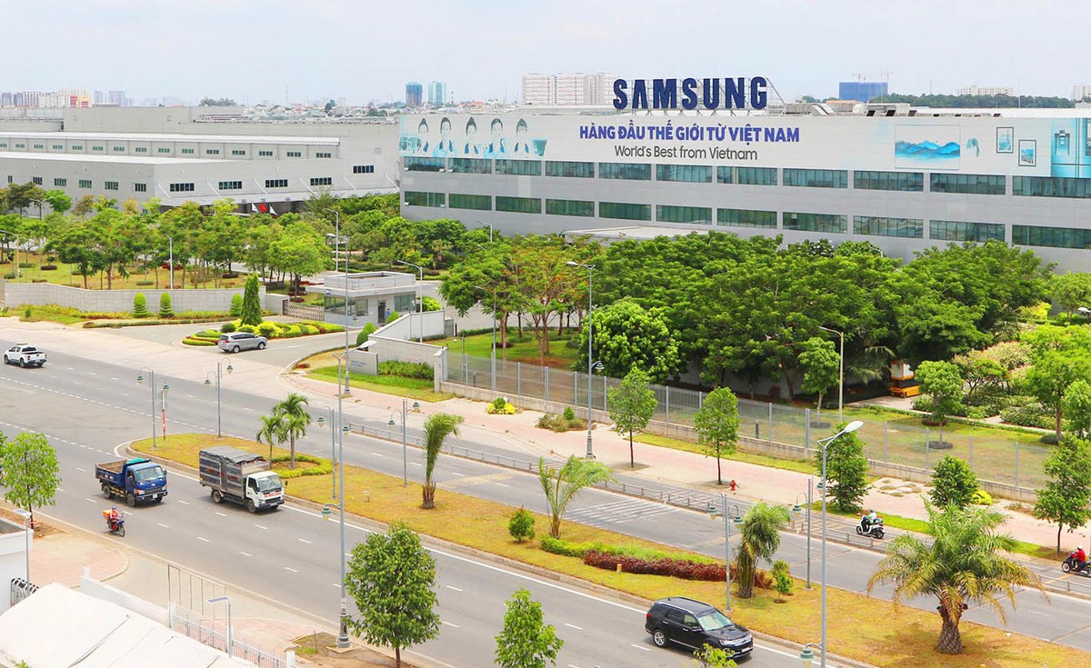 Các khu công nghiệp, khu công nghệ cao đang trở thành cực tăng trưởng quan trọng trong không gian phát triển mở rộng của TP.HCM. Các khu công nghiệp, khu công nghệ cao đang trở thành cực tăng trưởng quan trọng trong không gian phát triển mở rộng của TP.HCM.