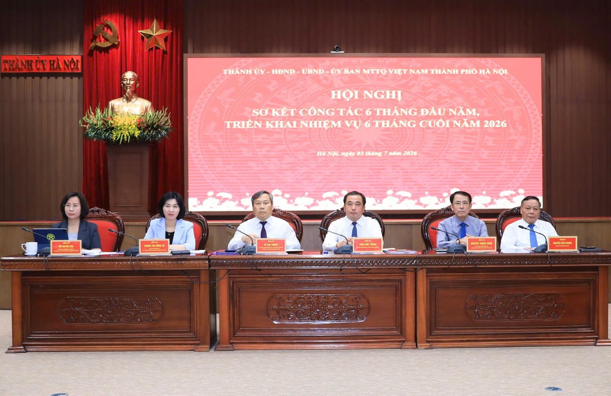 Bí thư Thành ủy Trần Đức Thắng đề nghị cả hệ thống chính trị thành phố tập trung thống nhất nhận thức, quyết tâm hành động với tinh thần đổi mới sáng tạo, khát vọng phát triển để tăng trưởng GRDP của thành phố phải đạt 11%... Bí thư Thành ủy Trần Đức Thắng đề nghị cả hệ thống chính trị thành phố tập trung thống nhất nhận thức, quyết tâm hành động với tinh thần đổi mới sáng tạo, khát vọng phát triển để tăng trưởng GRDP của thành phố phải đạt 11%...