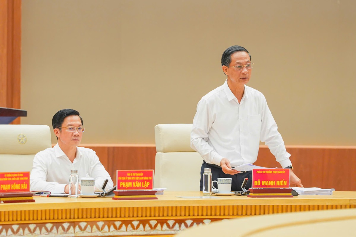 Ông Đỗ Mạnh Hiến, Phó Bí thư Thường trực Thành ủy Hải Phòng điều hành thảo luận về công tác xây dựng Đảng Ông Đỗ Mạnh Hiến, Phó Bí thư Thường trực Thành ủy Hải Phòng điều hành thảo luận về công tác xây dựng Đảng