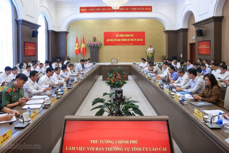 Thủ tướng Chính phủ Lê Minh Hưng làm việc với Ban Thường vụ Tỉnh ủy Lào Cai - Ảnh: VGP.
