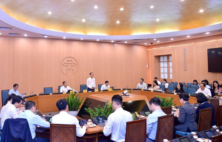 Quang cảnh phiên thảo luận Tổ.
