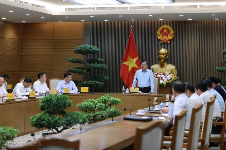 Phó Thủ tướng Thường trực Phạm Gia Túc chủ trì cuộc làm việc với Bộ Tài chính cùng các bộ, ngành, doanh nghiệp - Ảnh: VGP. Phó Thủ tướng Thường trực Phạm Gia Túc chủ trì cuộc làm việc với Bộ Tài chính cùng các bộ, ngành, doanh nghiệp - Ảnh: VGP.