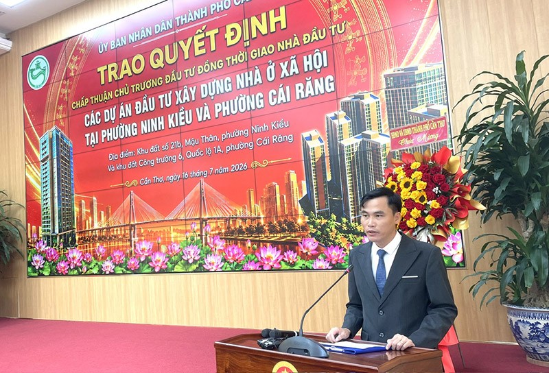 Ông Nguyễn Văn Tú, Chủ tịch HĐQT kiêm Giám đốc Công ty cổ phần Đầu tư và Phát triển nhà ở Miền Tây phát biểu tại sự kiện