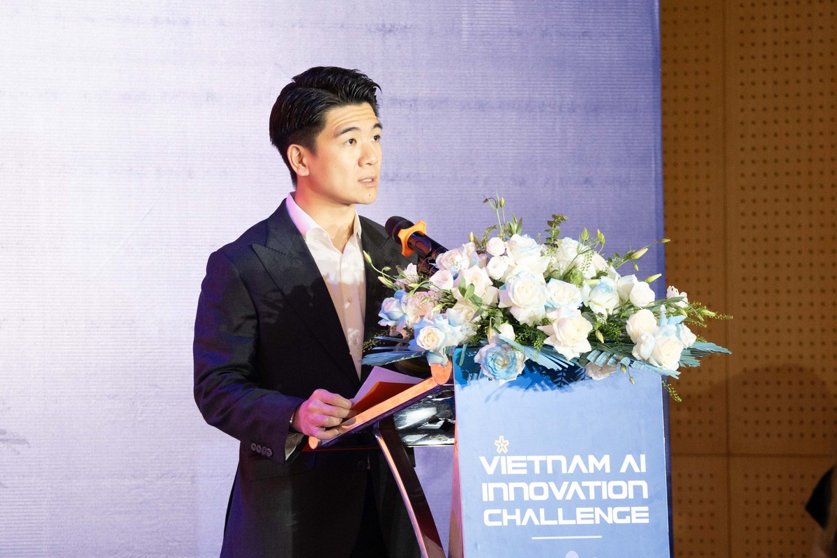 Ông Đỗ Quang Vinh, Phó chủ tịch Hội đồng quản trị kiêm Phó tổng giám đốc SHB tham luận tại sự kiện. Ông Đỗ Quang Vinh, Phó chủ tịch Hội đồng quản trị kiêm Phó tổng giám đốc SHB tham luận tại sự kiện.