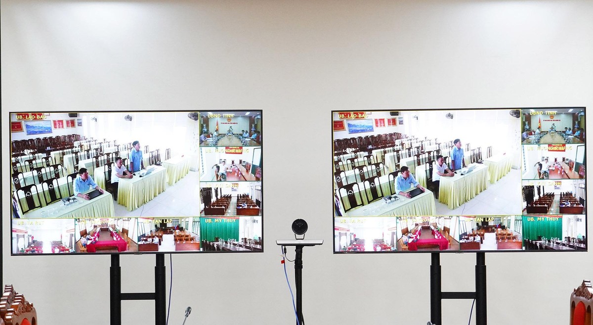 Đại diện các xã phát biểu ý kiến tại các điểm cầu trực tuyến. Ảnh: Trường Nhật Đại diện các xã phát biểu ý kiến tại các điểm cầu trực tuyến. Ảnh: Trường Nhật