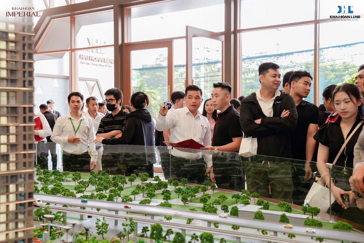 Khải Hoàn Imperial thu hút đông đảo khách hàng đến tham quan, trải nghiệm mỗi dịp cuối tuần.