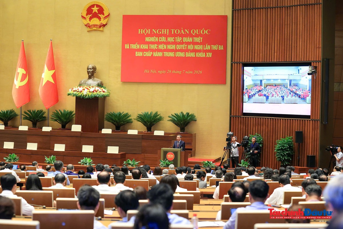 Tổng Bí thư, Chủ tịch nước Tô Lâm phát biểu chỉ đạo tại Hội nghị toàn quốc nghiên cứu, học tập, quán triệt và triển khai thực hiện các Nghị quyết, Kết luận, Quy định của Hội nghị Trung ương 3 khoá XIV. Ảnh: Đức Thanh