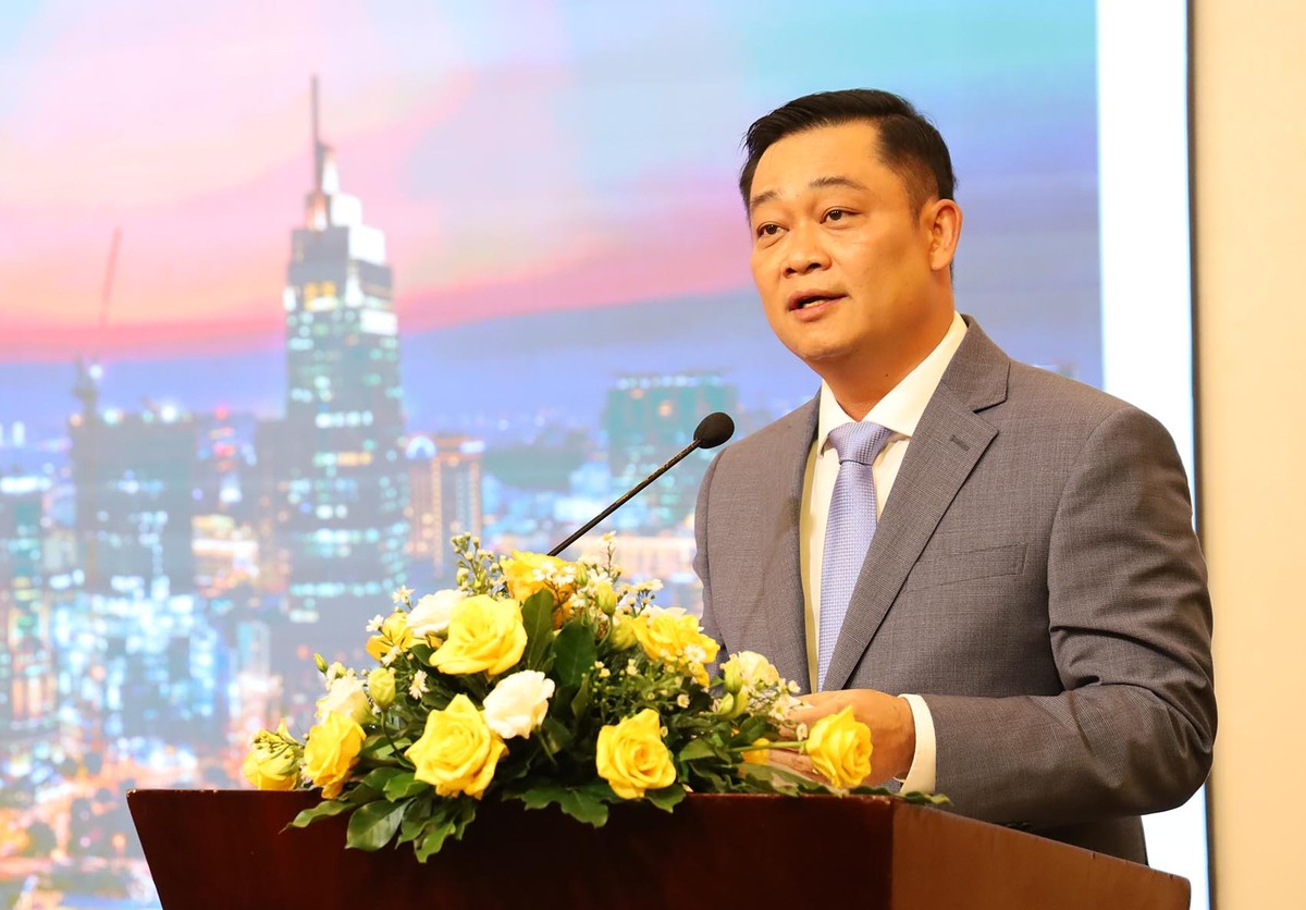Ông Phạm Quang Nhật, Giám đốc Trung tâm Xúc tiến Thương mại và Đầu tư TP.HCM nêu những dự án đầu tư phù hợp với thế mạnh của Catalonia.