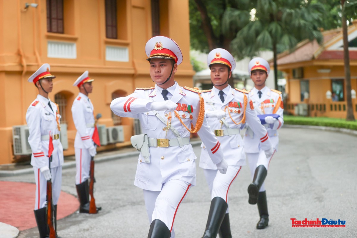 Ngay từ sáng sớm, công tác chuẩn bị cho Lễ Thượng cờ ASEAN đã được các đơn vị của Bộ Ngoại giao triển khai khẩn trương, chu đáo tại Trụ sở Bộ Ngoại giao. Ngay từ sáng sớm, công tác chuẩn bị cho Lễ Thượng cờ ASEAN đã được các đơn vị của Bộ Ngoại giao triển khai khẩn trương, chu đáo tại Trụ sở Bộ Ngoại giao.
