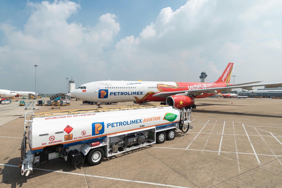 Xe tra nạp nhiên liệu hàng không của CTCP Nhiên liệu bay Petrolimex