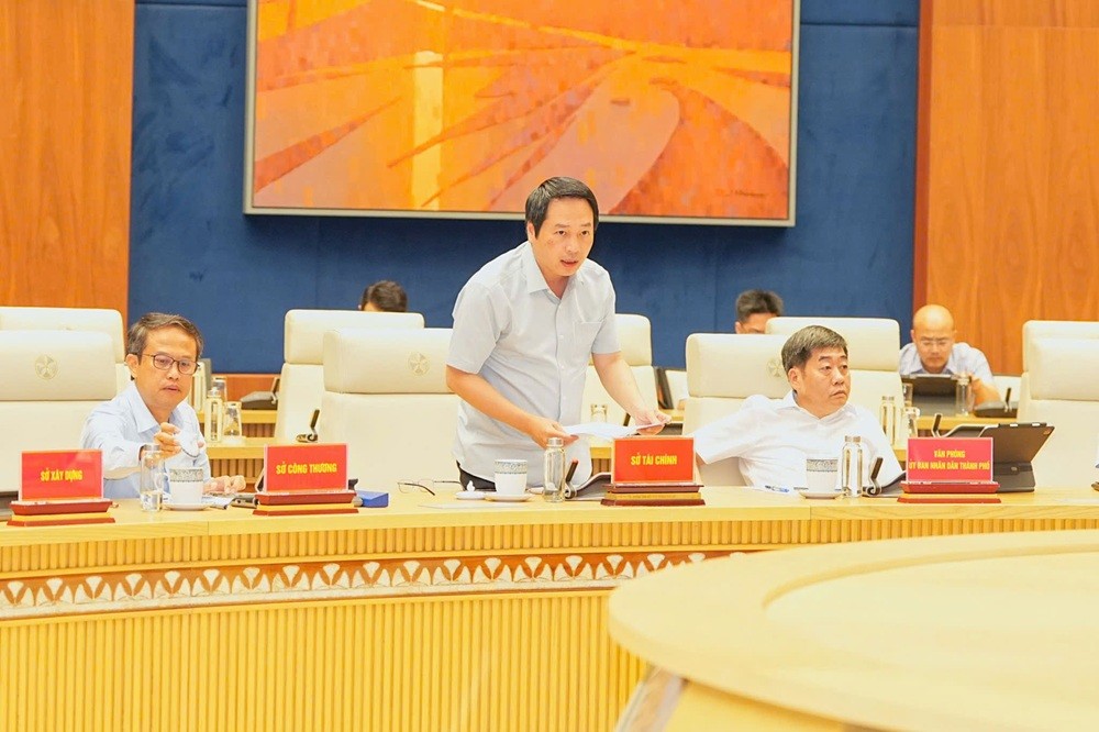 Ông Nguyễn Ngọc Tú, Giám đốc Sở Tài chính Hải Phòng báo cáo tại Phiên họp Ông Nguyễn Ngọc Tú, Giám đốc Sở Tài chính Hải Phòng báo cáo tại Phiên họp