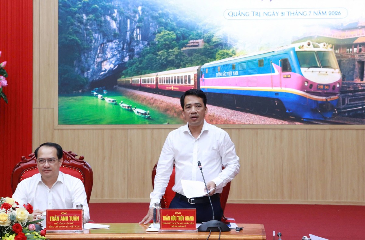 Phó Chủ tịch UBND TP. Huế Trần Hữu Thuỳ Giang phát biểu tại Hội thảo. Phó Chủ tịch UBND TP. Huế Trần Hữu Thuỳ Giang phát biểu tại Hội thảo.