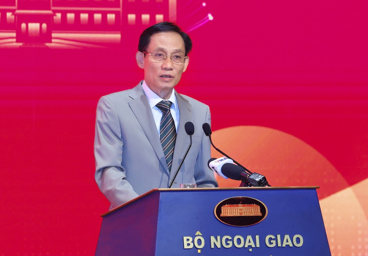 Bộ trưởng Bộ Ngoại giao Lê Hoài Trung phát biểu tại hội nghị. Bộ trưởng Bộ Ngoại giao Lê Hoài Trung phát biểu tại hội nghị.