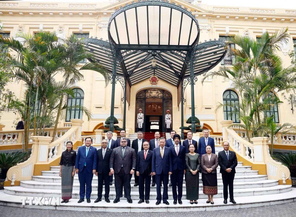 Tổng Bí thư, Chủ tịch nước Tô Lâm tiếp Đại sứ, Đại biện các nước ASEAN tại Hà Nội. (Ảnh: Thống Nhất/TTXVN) Tổng Bí thư, Chủ tịch nước Tô Lâm tiếp Đại sứ, Đại biện các nước ASEAN tại Hà Nội. (Ảnh: Thống Nhất/TTXVN)
