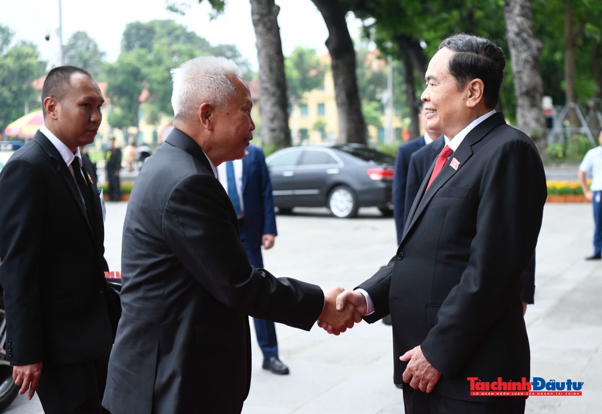 Chủ tịch Quốc hội Trần Thanh Mẫn đón Chủ tịch Quốc hội Sophon Zaram.Ảnh: Đức Thanh