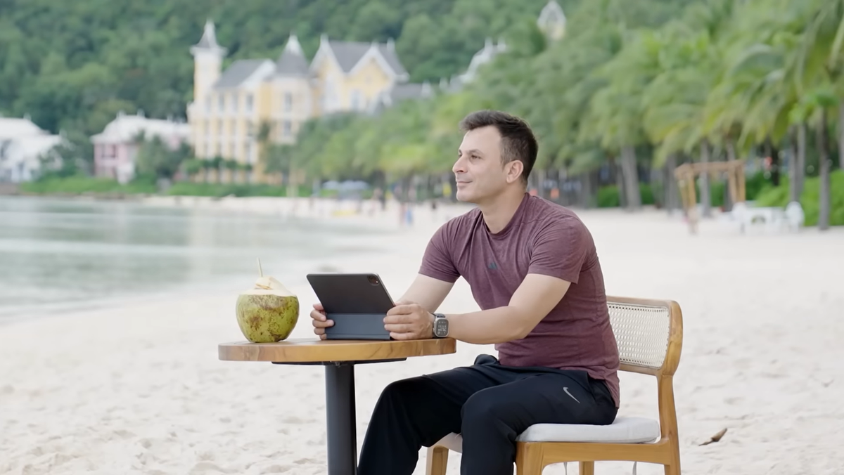 Từ khách du lịch, anh Fabl Belek đã trở thành một cư dân của Phú Quốc. Ảnh: Ánh Dương. Từ khách du lịch, anh Fabl Belek đã trở thành một cư dân của Phú Quốc. Ảnh: Ánh Dương.