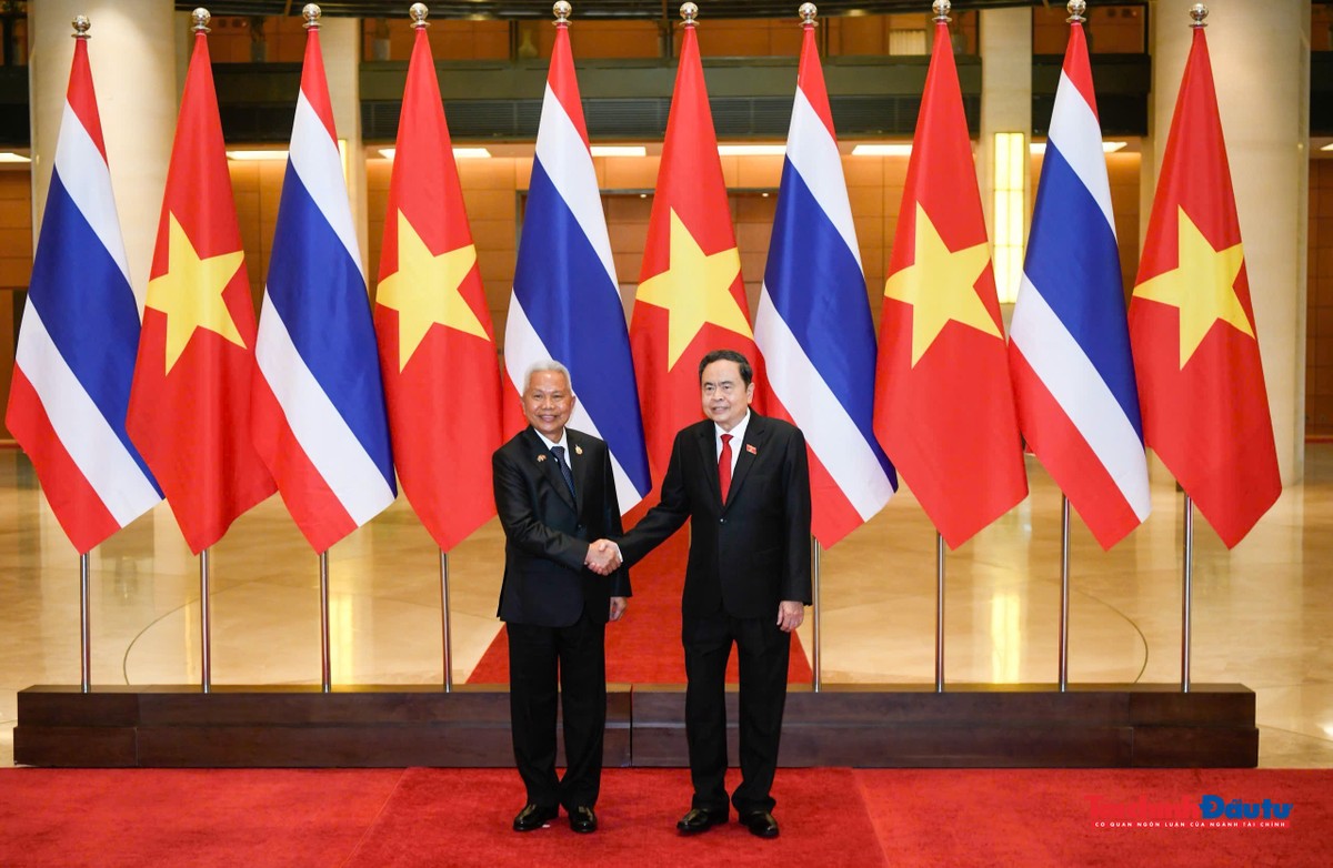 Chủ tịch Quốc hội Trần Thanh Mẫn và Chủ tịch Quốc hội kiêm Chủ tịch Hạ viện Vương quốc Thái Lan Sophon Zaram. Ảnh: Đức Thanh