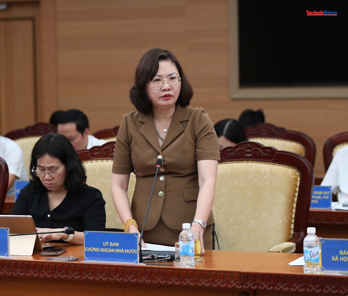 Chủ tịch Ủy ban Chứng khoán Nhà nước Vũ Thị Chân Phương phát biểu tại buổi họp. Chủ tịch Ủy ban Chứng khoán Nhà nước Vũ Thị Chân Phương phát biểu tại buổi họp.