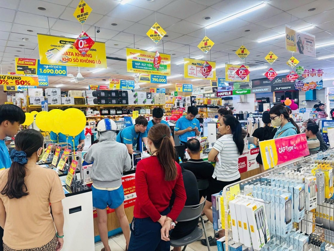Khoản chi trả này phản ánh kết quả vượt trội của quá trình tái cấu trúc hệ thống, khi doanh nghiệp dịch chuyển trọng tâm từ mở rộng mạng lưới sang tối ưu hóa hiệu quả vận hành trên từng điểm bán hiện hữu